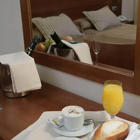Hotel Bs Capitulaciones 4*